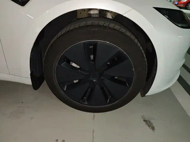 Tesla Model 3 — Фото автомобиля 8