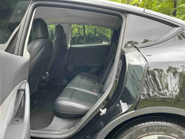 Tesla Model Y — Фото автомобиля 8