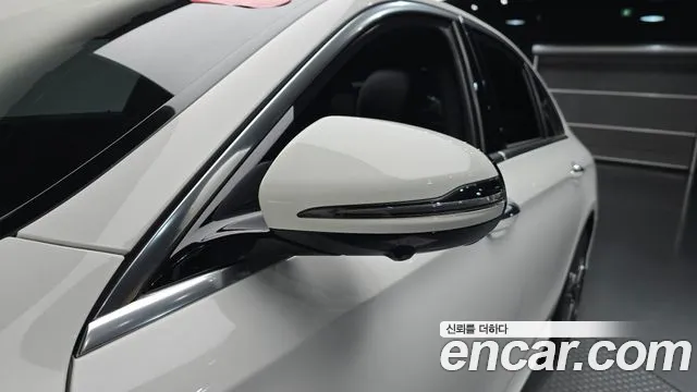 Mercedes-Benz E-Class — Фото автомобиля 30