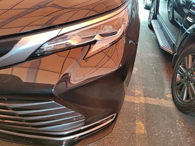 Toyota Sienna — Фото автомобиля 23