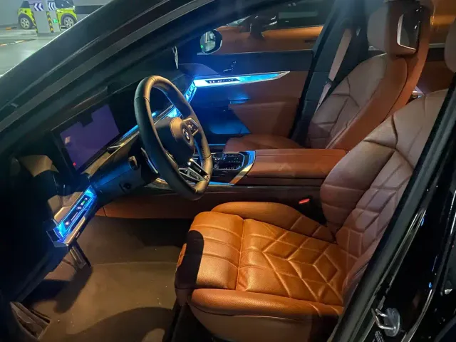 BMW i7 — Фото автомобиля 8