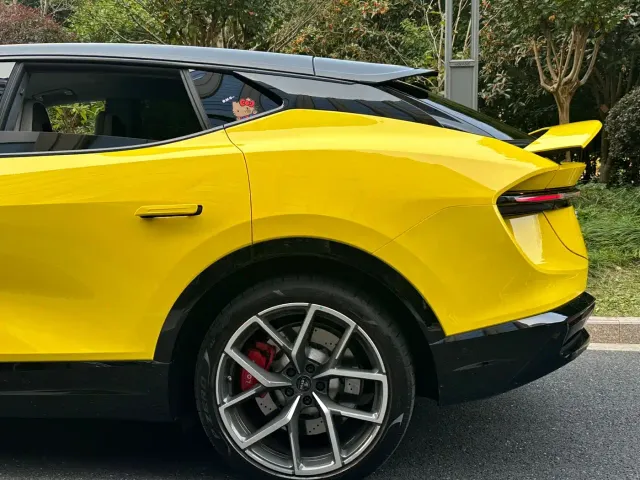 Lotus Eletre — Фото автомобиля 6
