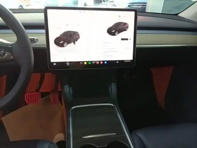 Tesla Model Y — Фото автомобиля 12