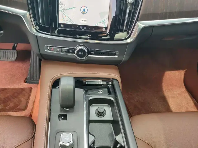 Volvo V90 — Фото автомобиля 18