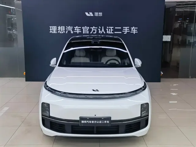 Li Auto L8 — Фото автомобиля 2