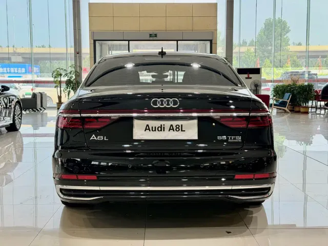 Audi A8 — Фото автомобиля 3