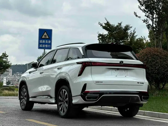 Changan CS75 Plus — Фото автомобиля 9