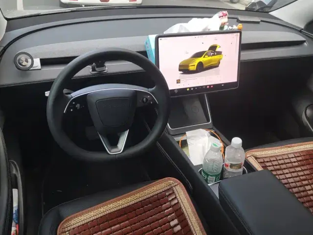 Tesla Model Y — Фото автомобиля 11