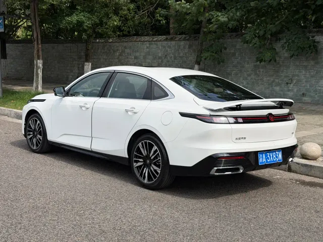 Changan Eado — Фото автомобиля 3