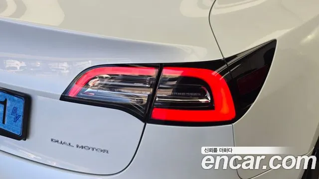 Tesla Model 3 — Фото автомобиля 8