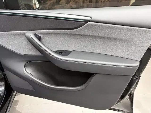 Tesla Model Y — Фото автомобиля 13