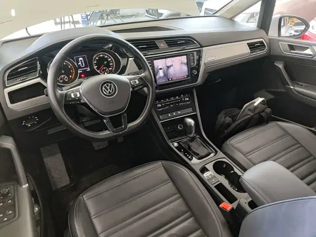 Volkswagen Touran — Фото автомобиля 9