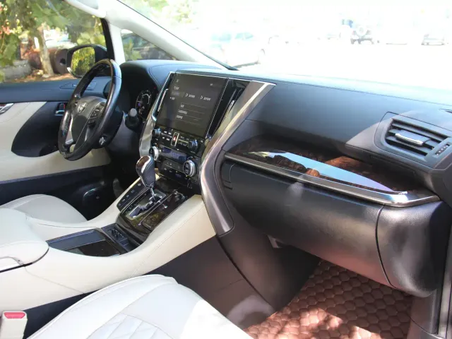 Toyota Alphard 2021 Hybrid 2.5L Luxury — Фото автомобиля 15