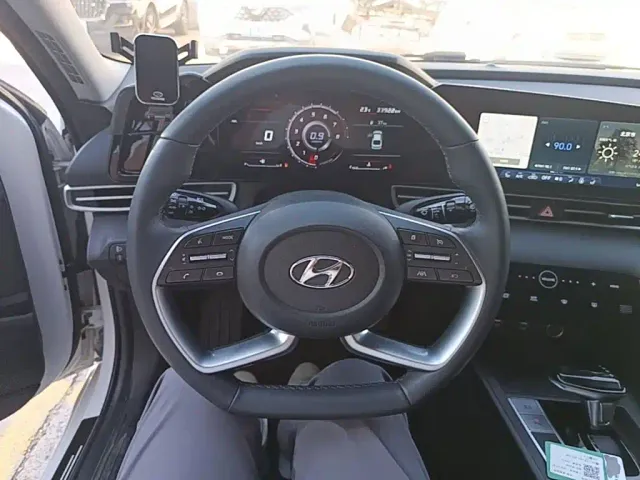 Hyundai Elantra — Фото автомобиля 10