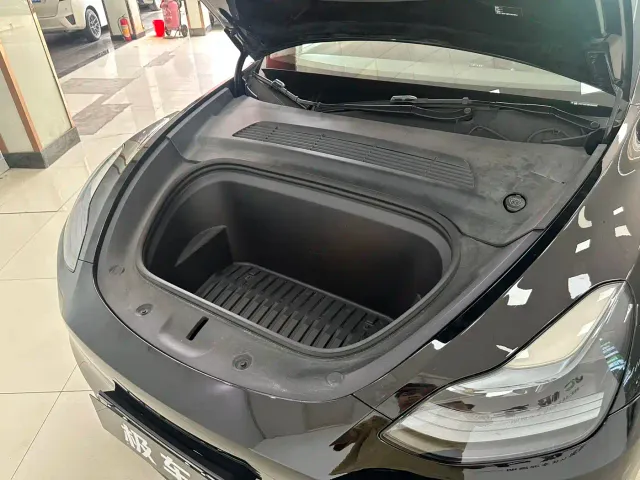Tesla Model Y — Фото автомобиля 16