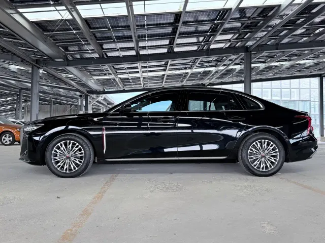 Hongqi H5 — Фото автомобиля 4