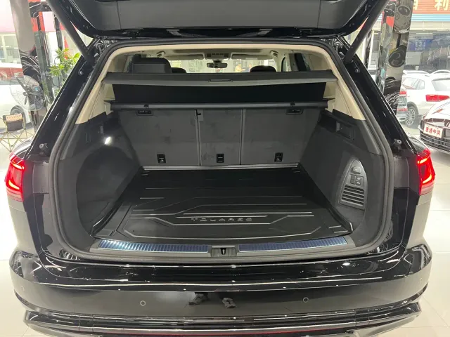 Volkswagen Touareg — Фото автомобиля 19