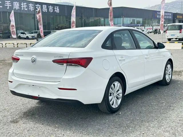 Buick Excelle — Фото автомобиля 6