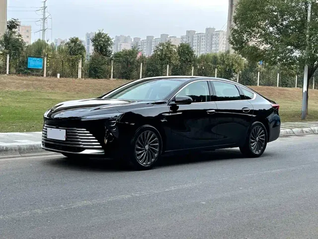 Buick LaCrosse — Фото автомобиля 2