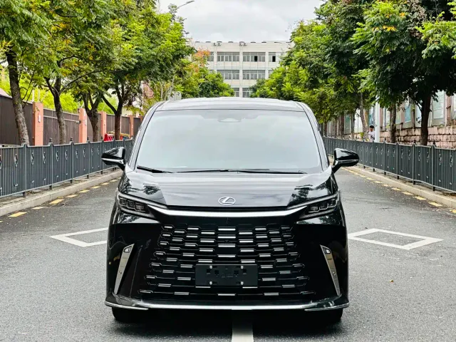 Lexus LM — Фото автомобиля 2