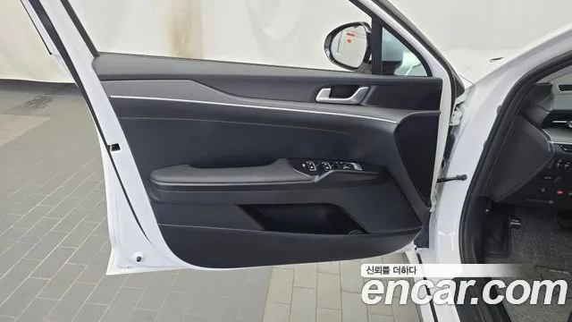Kia K5 Новый K5 3 поколение 2.0 LPi(Для проката) — Фото автомобиля 23