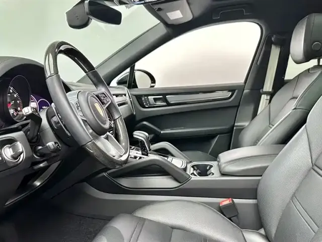 Porsche Cayenne — Фото автомобиля 11