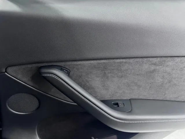 Tesla Model Y — Фото автомобиля 8