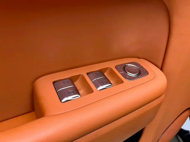 Li Auto L8 — Фото автомобиля 27