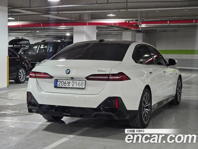 BMW 5 Series G60 — Фото автомобиля 4