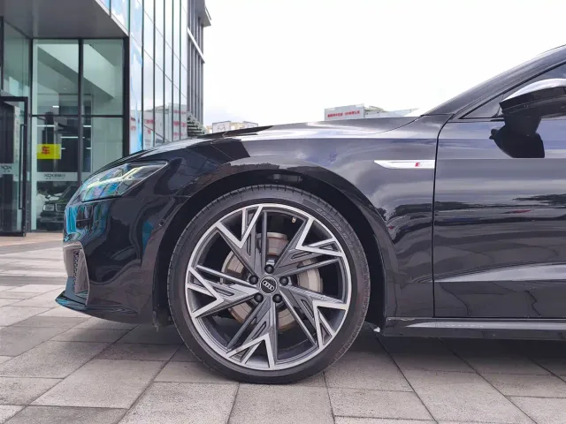 Audi A7L — Фото автомобиля 11
