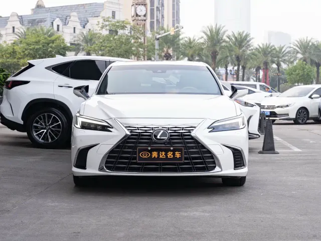 Lexus ES — Фото автомобиля 2