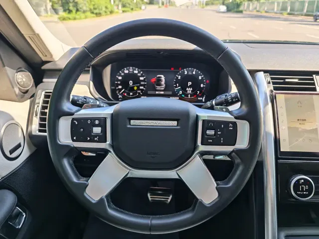 Land Rover Discovery — Фото автомобиля 18