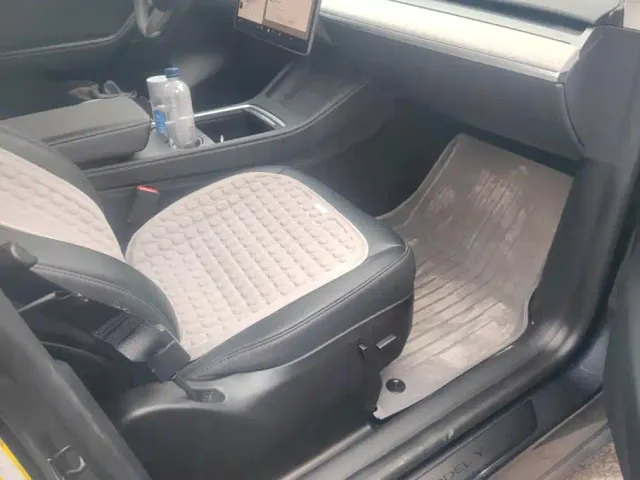 Tesla Model Y — Фото автомобиля 8