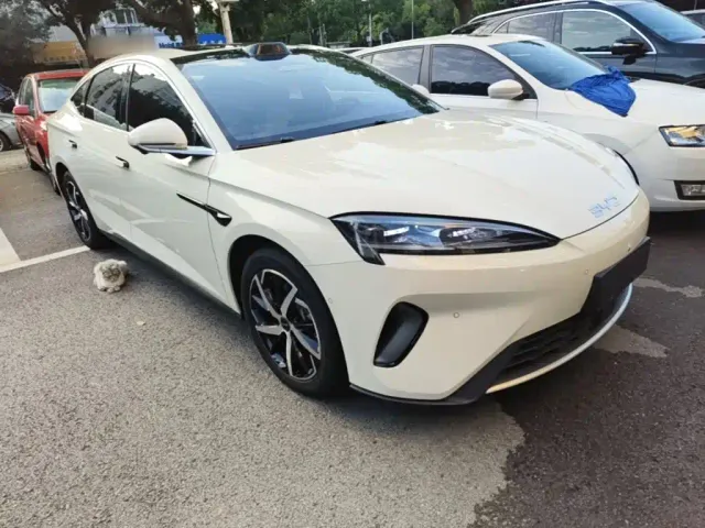 BYD Seal 07 DM-i — Фото автомобиля 3