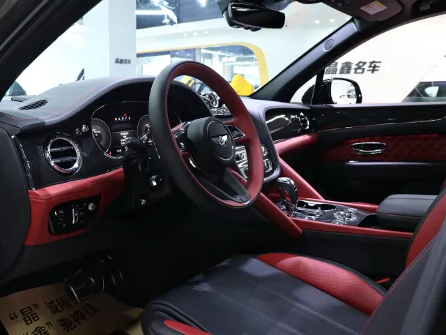 Bentley Bentayga 2022 4.0T V8 S — Фото автомобиля 3