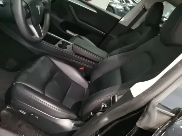 Tesla Model Y — Фото автомобиля 14