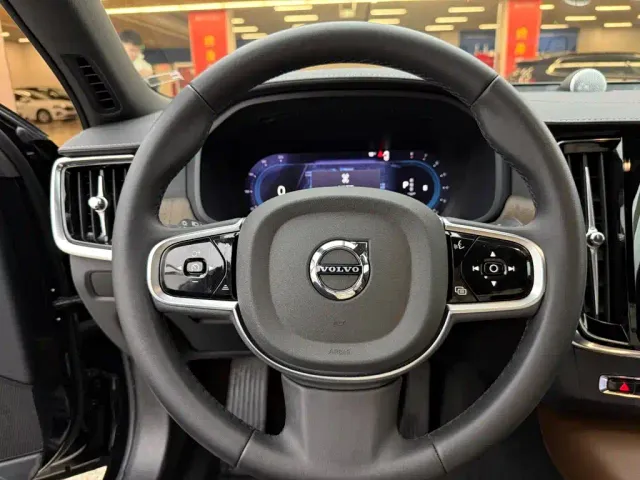 Volvo S90 — Фото автомобиля 7
