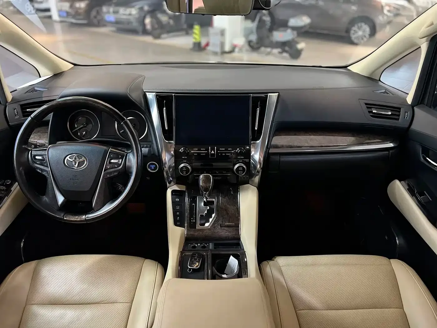 Toyota Alphard 2021 Hybrid 2.5L Premium — Фото автомобиля 12