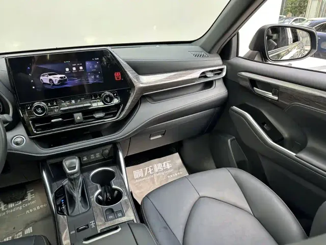 Toyota Crown Kluger — Фото автомобиля 11