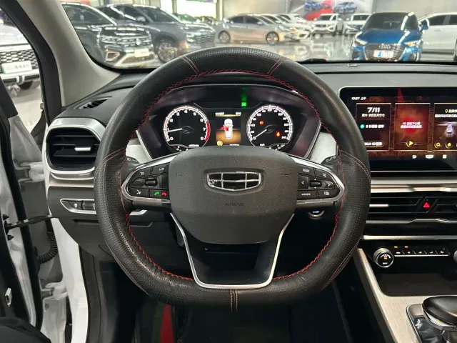 Geely Binyue — Фото автомобиля 7