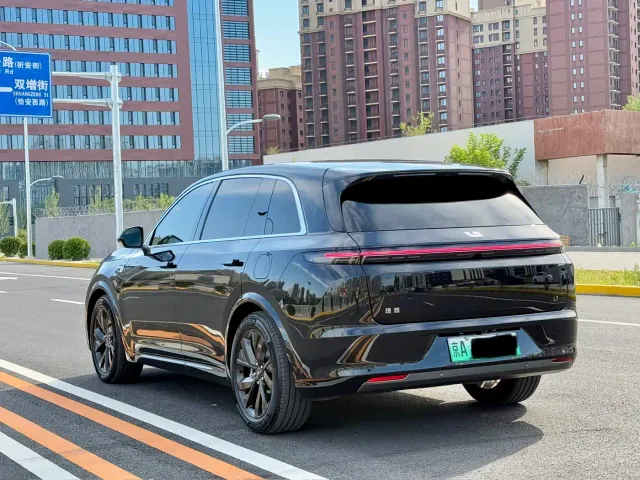 Li Auto L7 — Фото автомобиля 6