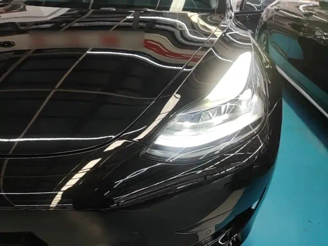 Tesla Model 3 — Фото автомобиля 23