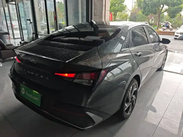 Hyundai Elantra — Фото автомобиля 6
