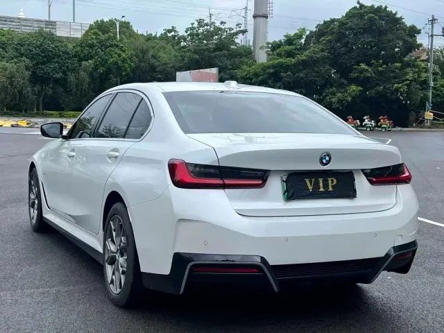 BMW i3 — Фото автомобиля 7
