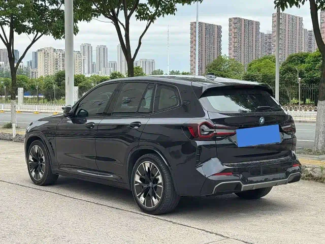 BMW iX3 — Фото автомобиля 15