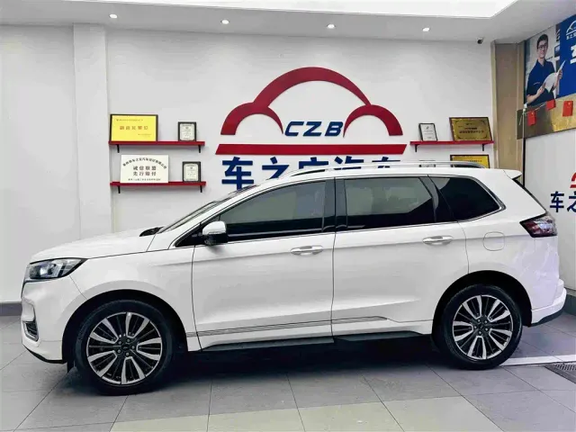 Ford Edge — Фото автомобиля 5