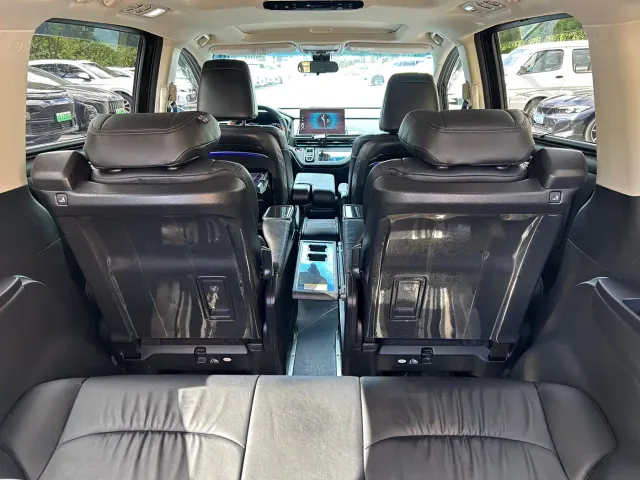 Honda Elysion — Фото автомобиля 18
