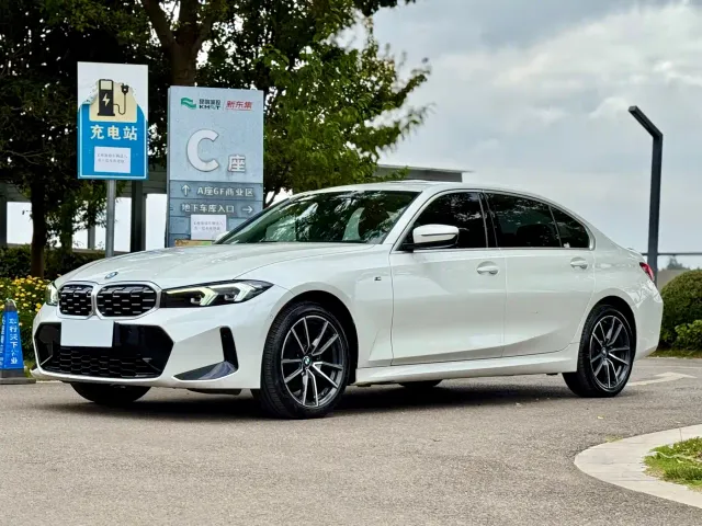 Фотография автомобиля — BMW 3 Series