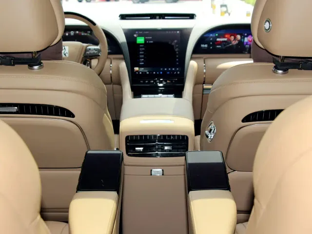 BYD U8L — Фото автомобиля 7