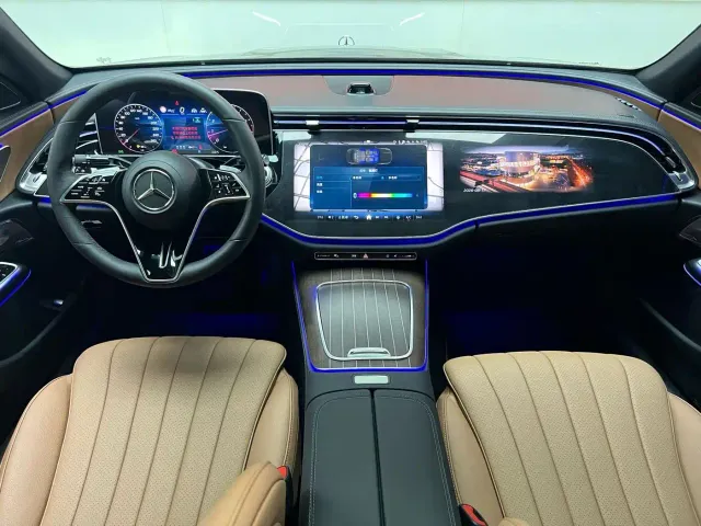 Mercedes-Benz E-Class — Фото автомобиля 12